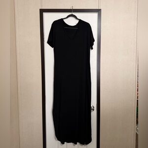 HusKary | Black Short-Sleeve Maxi Dress | Size Large